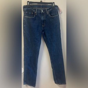 Blue Levi jeans 33w32l